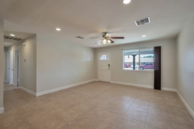 Building Photo - 6 BED HOUSE CLOSE TO ASU CAMPUS