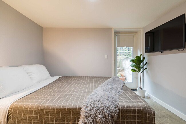 Building Photo - 1616 NW Northrup St