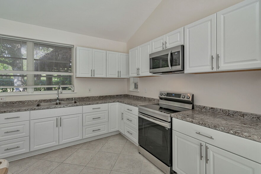 Building Photo - 6235 4th St