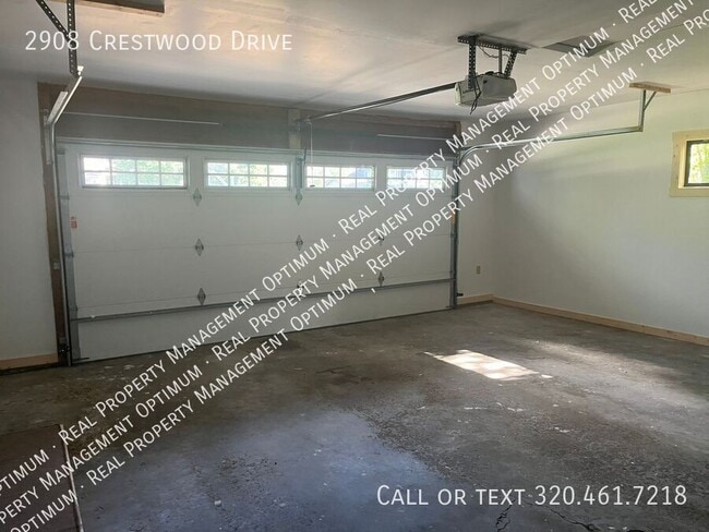 Building Photo - 2908 Crestwood Dr NE
