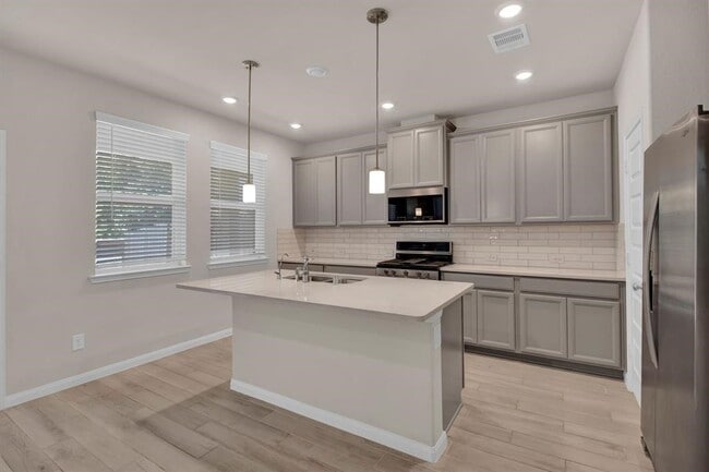 Building Photo - 16012 Oregon Oak Dr