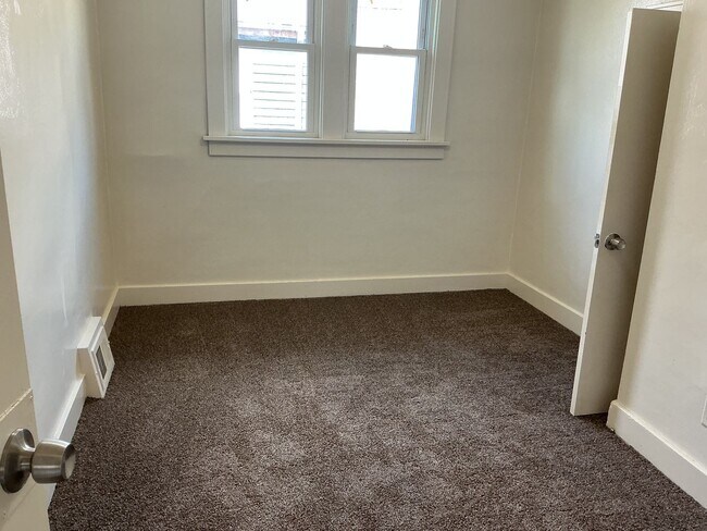 Building Photo - 5239 N 38th St