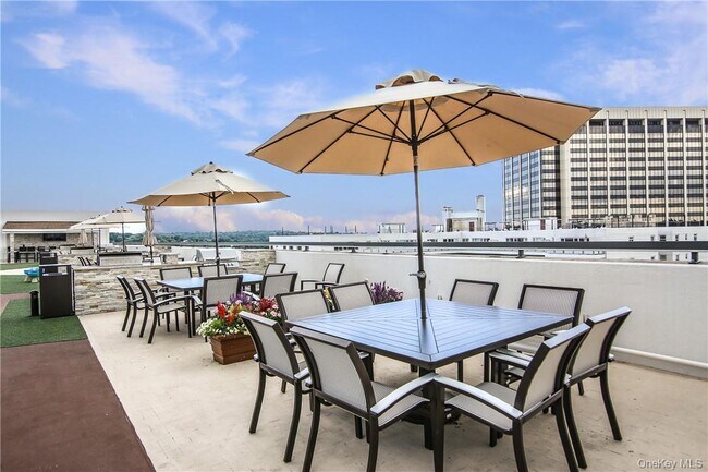 Building Photo - 10 City Pl