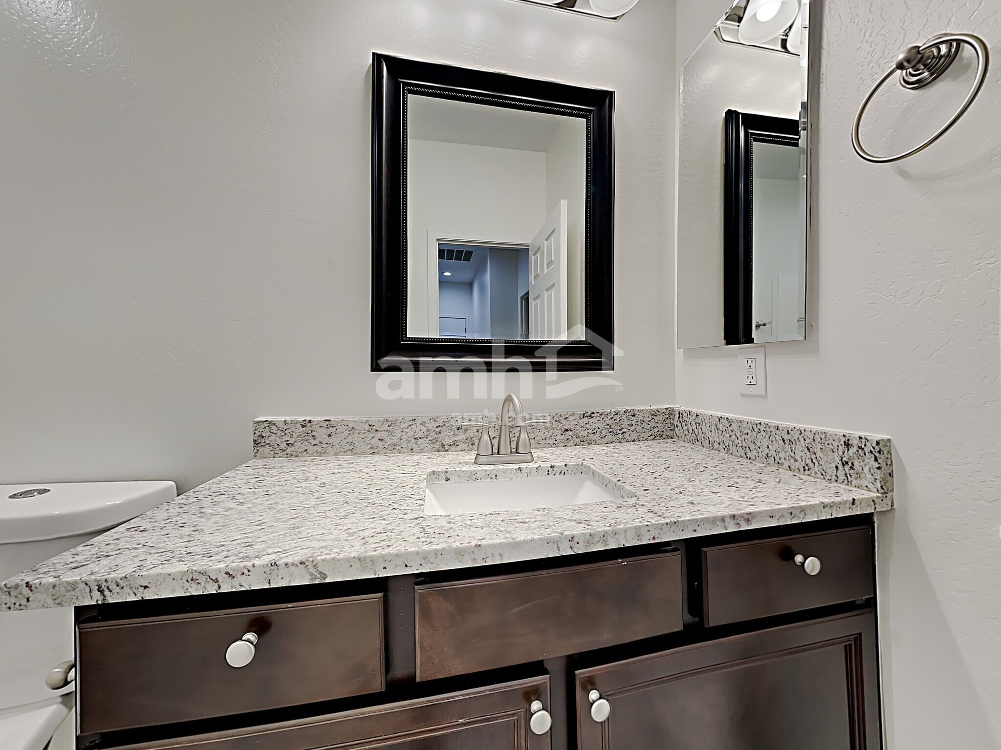 Building Photo - 1709 E Primavera Way