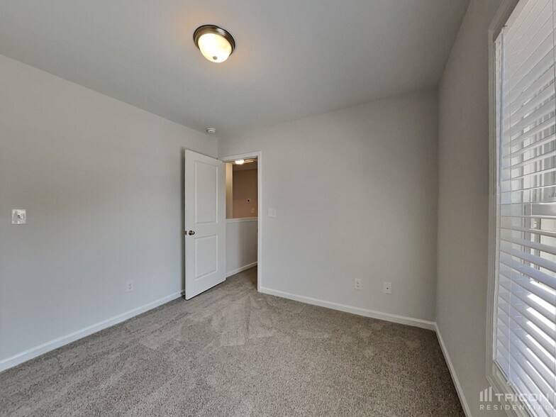 Building Photo - 258 Sturgeon St