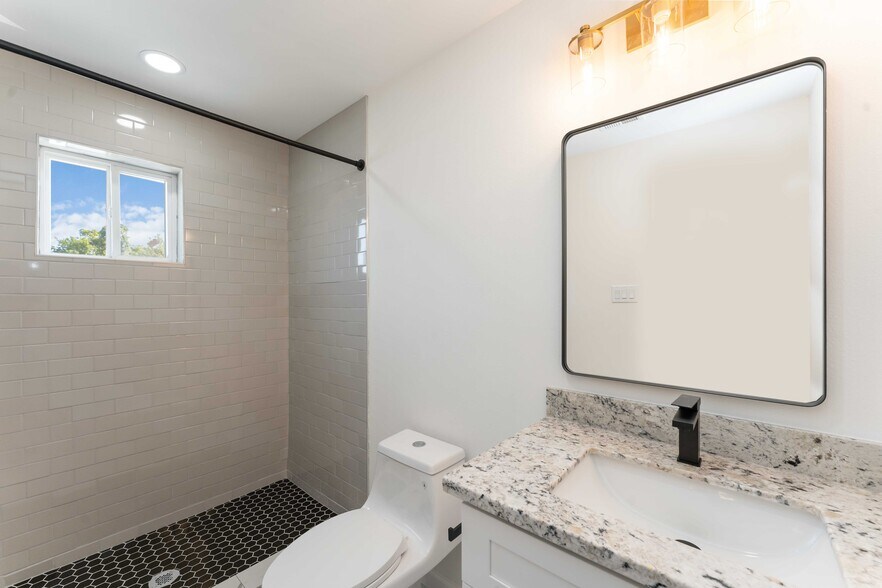 Bathroom - 9915 Porto Rico Rd