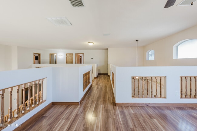 Building Photo - 3733 Tierra Campa Dr