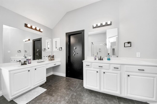 Building Photo - 2015 Dawn Crest Ct