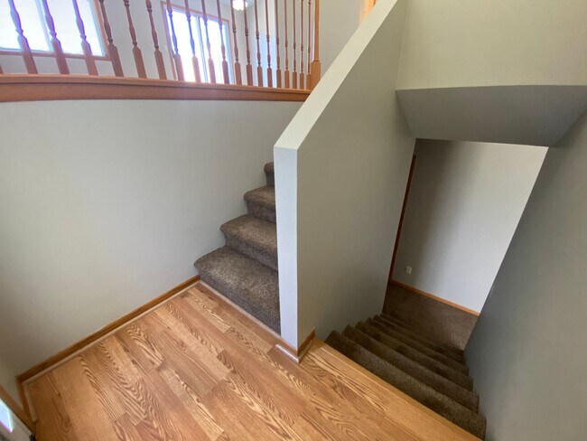 Building Photo - 3 Bedroom Townhome in South Fargo!!