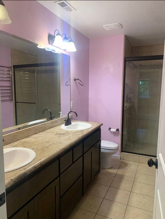 Building Photo - Beautiful East Medford 4 Bedroom 2 Bathroom Home