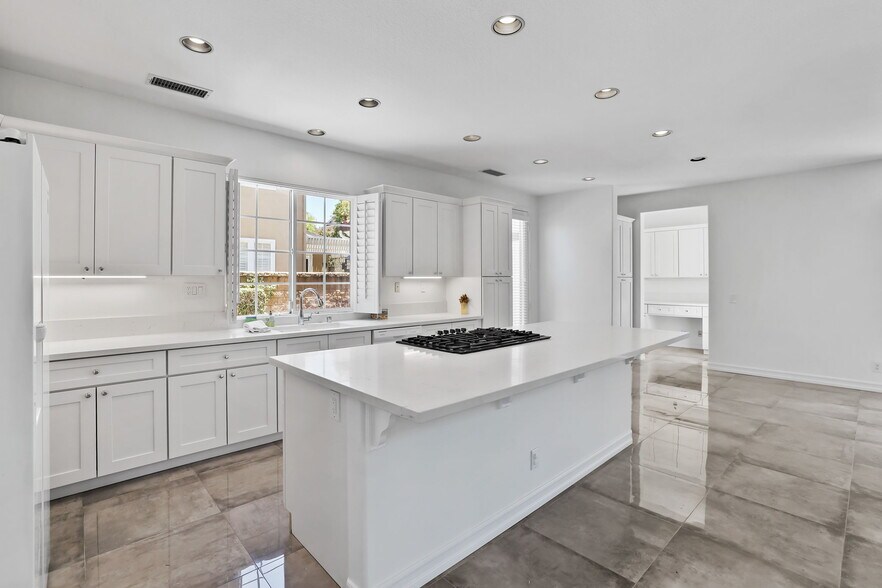 Gas range! - 5142 Pearce Dr