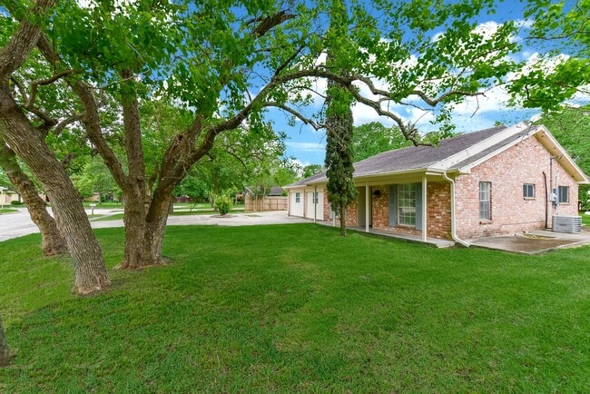 Building Photo - 18610 Anne Dr