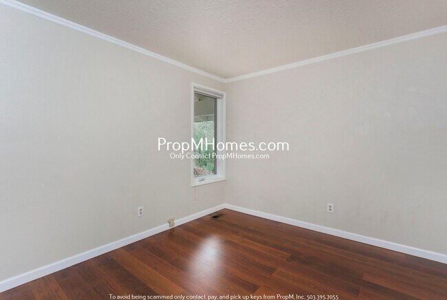 Building Photo - Updated Three Bedroom Gem in Lake Oswego!