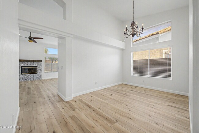 Building Photo - 1220 E Briarwood Terrace