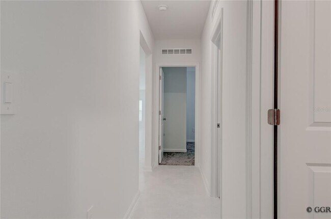 Building Photo - 4975 Worchester Dr