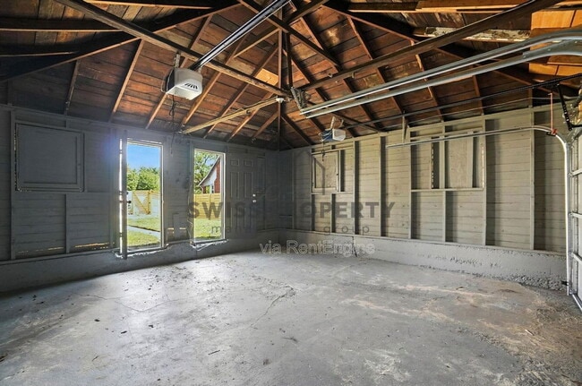 Building Photo - 887 E Livingston Ave