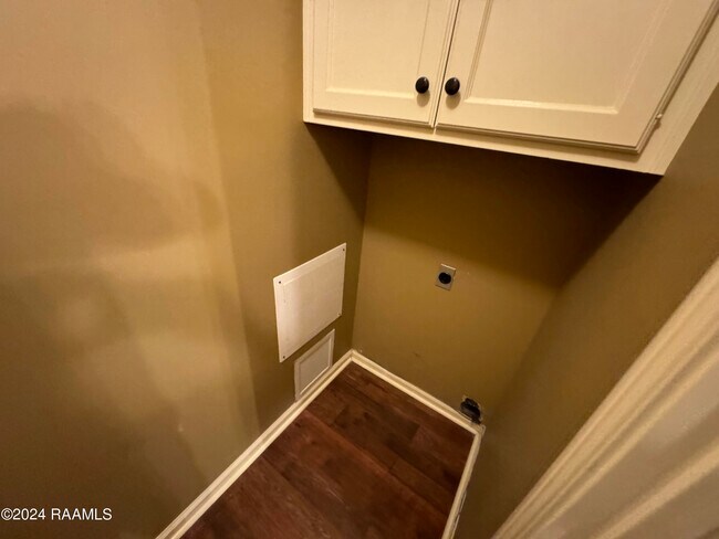 Building Photo - 109 Sugarcreek Dr