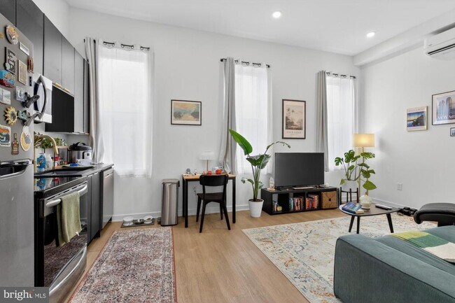 Building Photo - 1134 Pine St