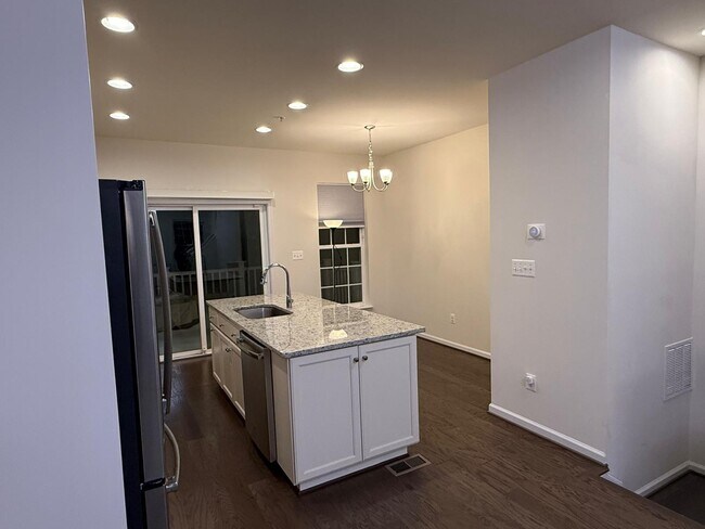 Building Photo - 23910 Catawba Hill Dr