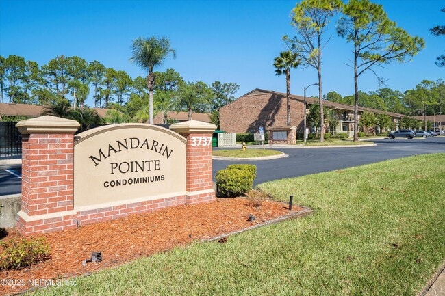 Building Photo - 3737 Loretto Rd