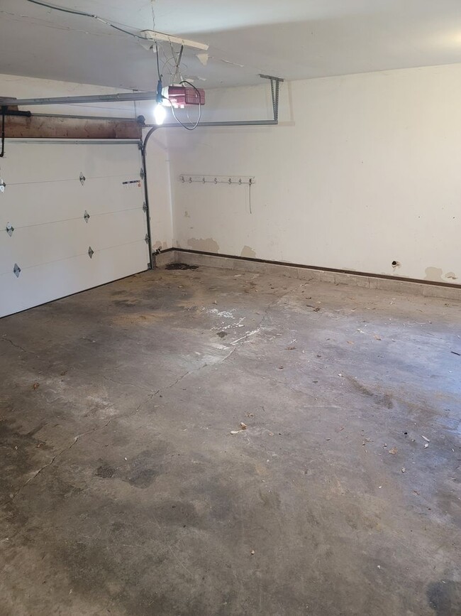 Building Photo - 13-15 Kurt Drive