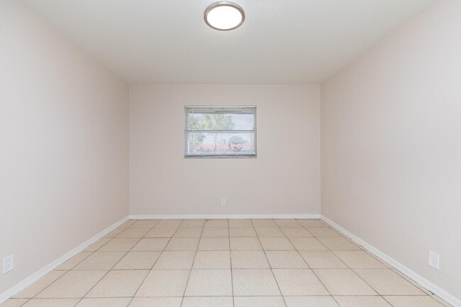 Building Photo - 7750 SW 10th Ct