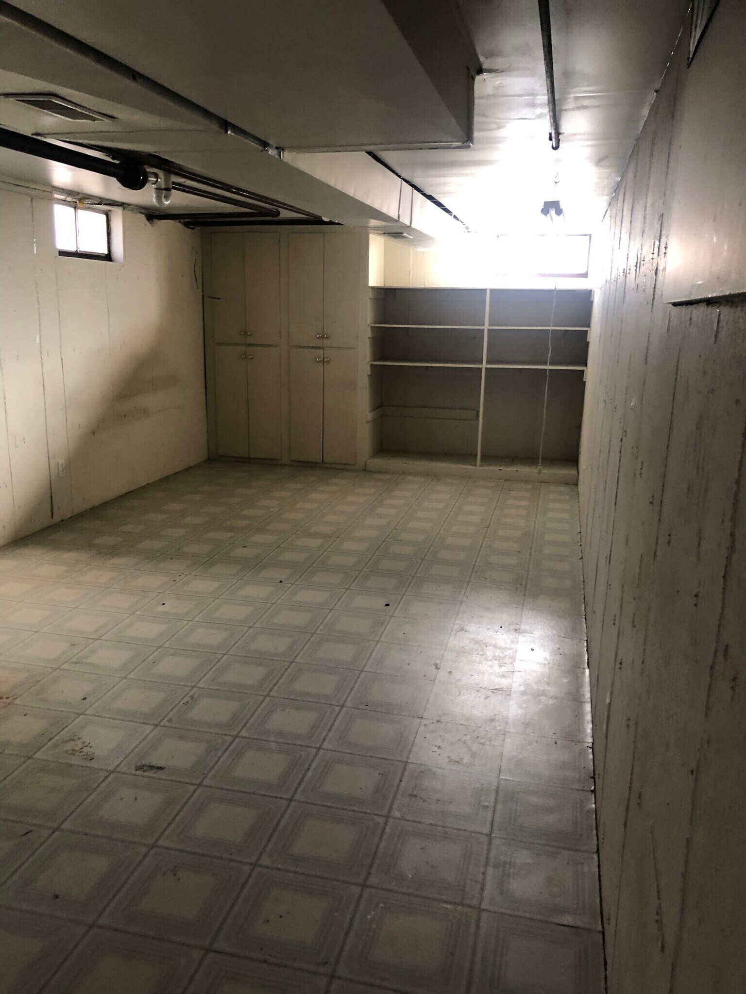 Building Photo - 2358 S Crestway St