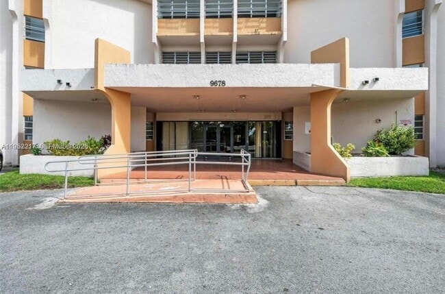 Building Photo - 9678 Fontainebleau Blvd