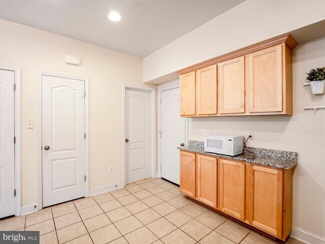 Building Photo - 304 Orchard Ridge Dr