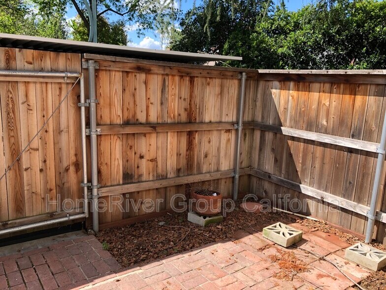Building Photo - 3933 Oak Villa Cir