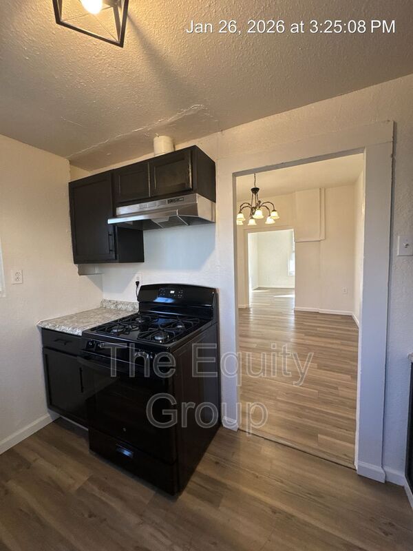 Building Photo - 500 W School Ave