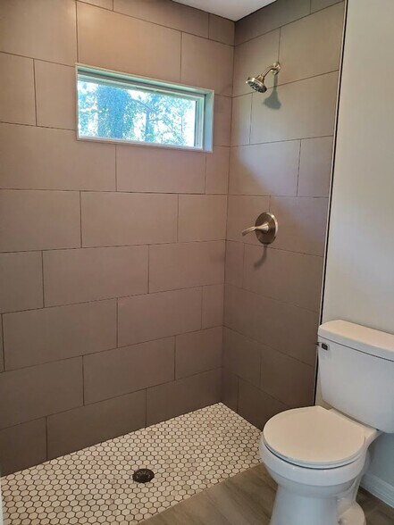 Building Photo - Coming Soon Newer 3x2 Duplex Unit