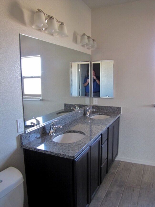 Building Photo - 3BR/2BA/2CG, 1423 sq.ft. rental in the Holiday subdivision, Sierra Vista, AZ