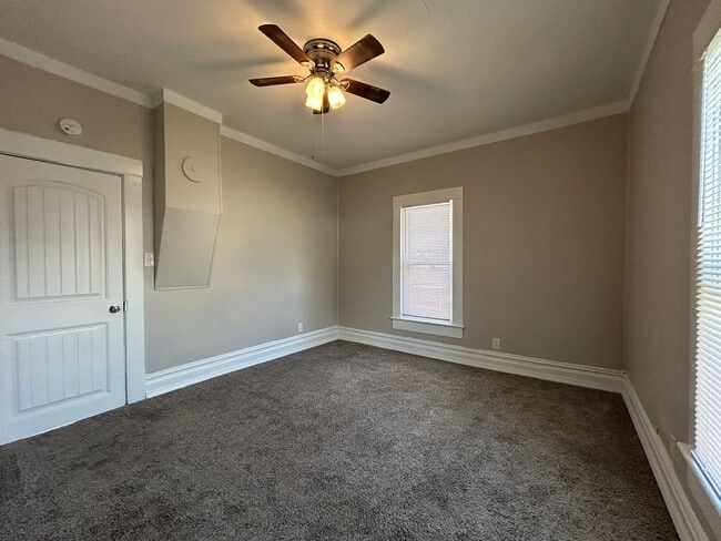 Building Photo - 2 Bed 1 Bath House - Walking Distance to D...