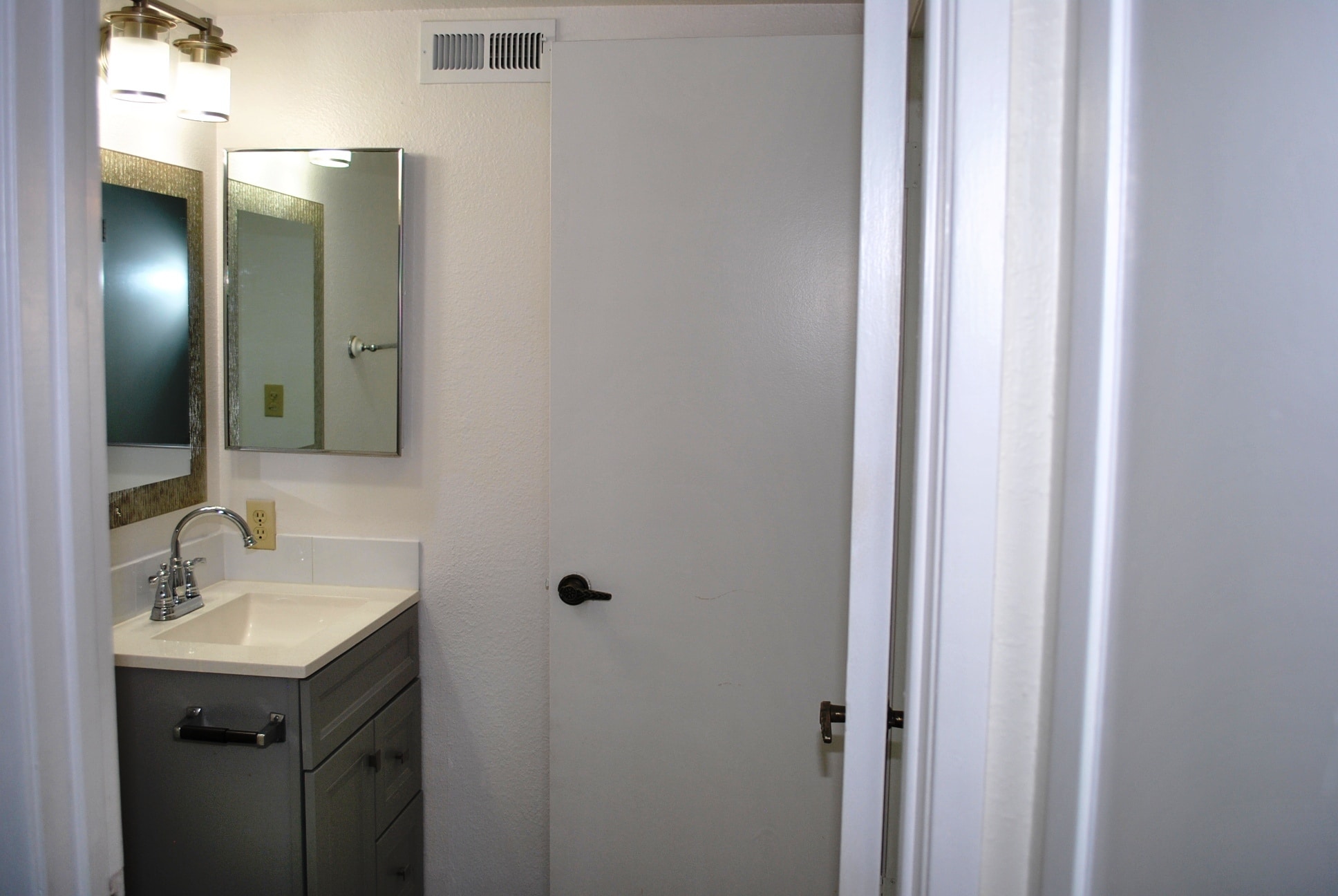 Building Photo - 10626 Escobar Dr