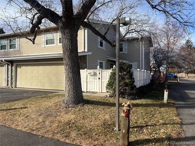 Building Photo - 2750 S Heather Gardens Way