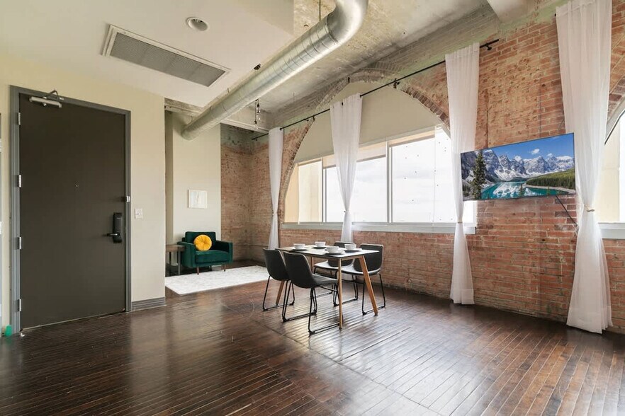 Building Photo - 500 S Ervay St