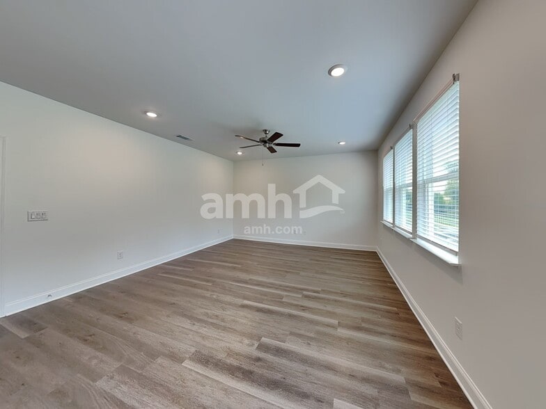 Building Photo - 116 Punderson Dr