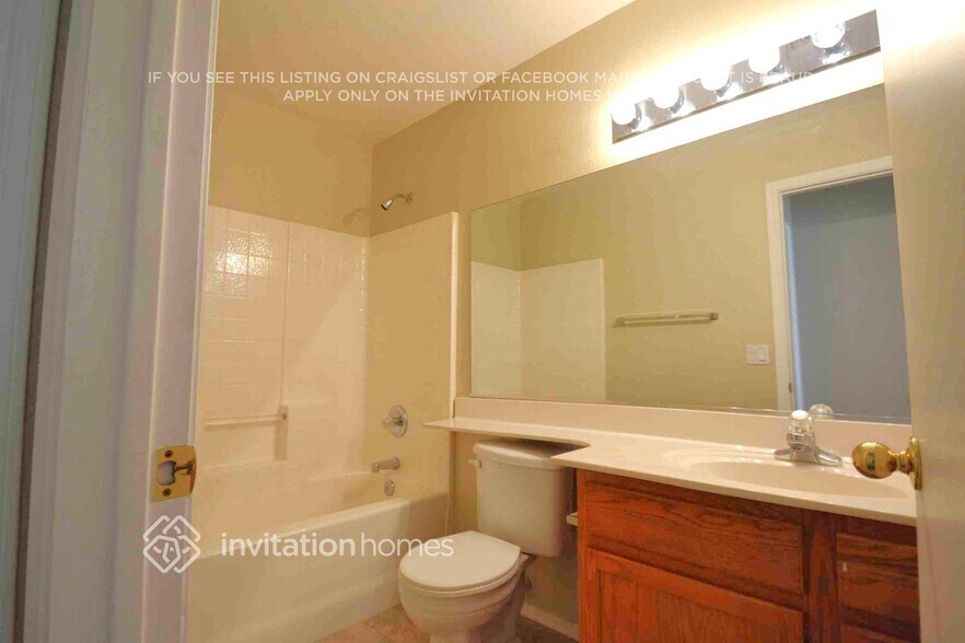 Building Photo - 2703 N 87th Ave