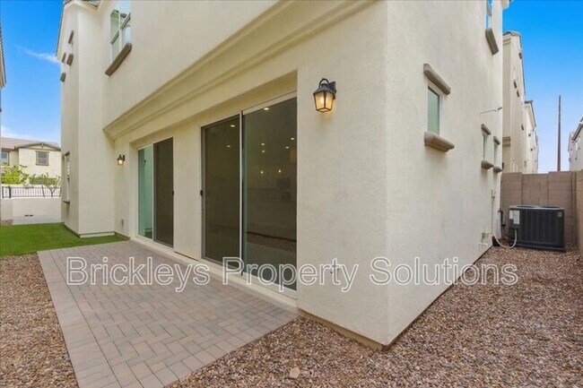 Building Photo - 265 E Balsam Dr