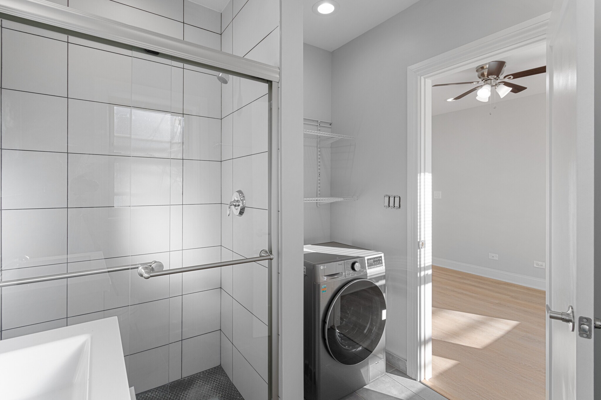 Building Photo - 1631 W Chase Ave