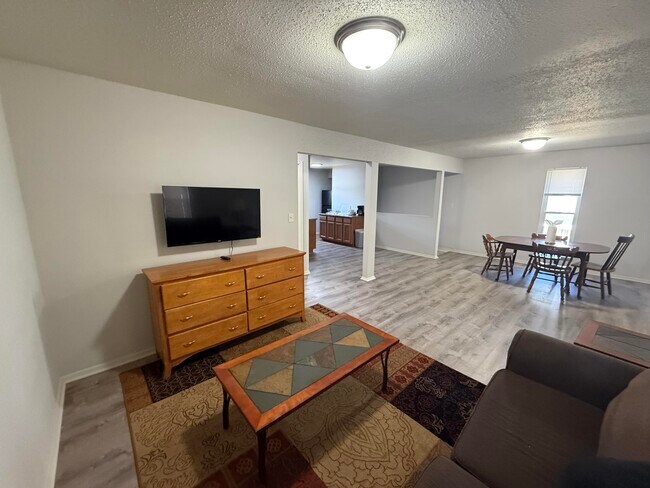 Building Photo - 207 Wheaton Ct