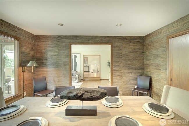 Building Photo - RARE Find House for Rent in Yarrow Point!