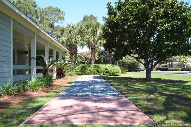 Building Photo - 437 S Shore Dr