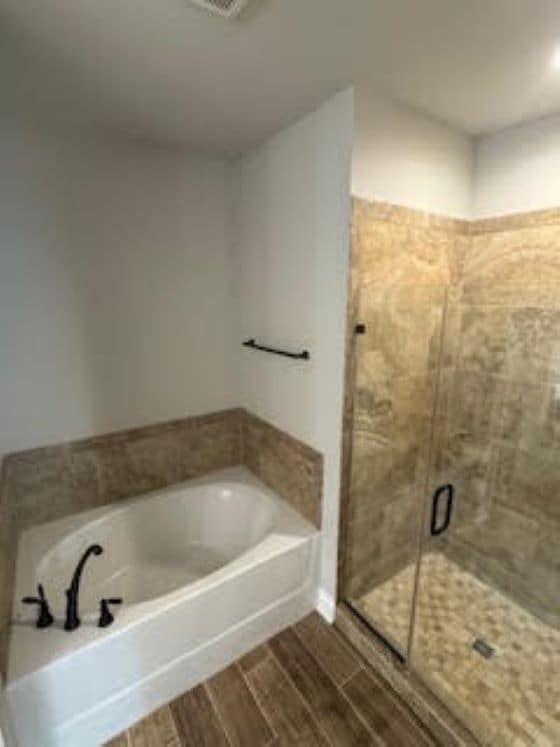 primary soaker tub walk-in shower - 7463 Knollwood Ct