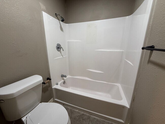 Building Photo - 3 bedroom 2 bathroom house in 76137