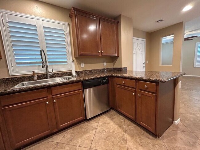 Building Photo - 2251 S Ponderosa Dr