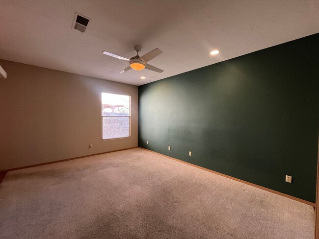 Building Photo - Southwestern 3 Bedroom 2 Bathroom Home In ...