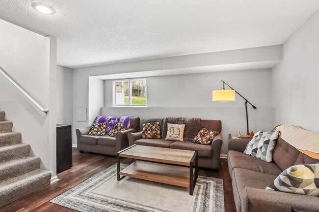 Building Photo - 8927 Hauser St