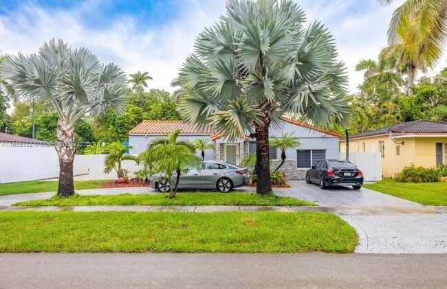 Building Photo - 348 Minola Dr